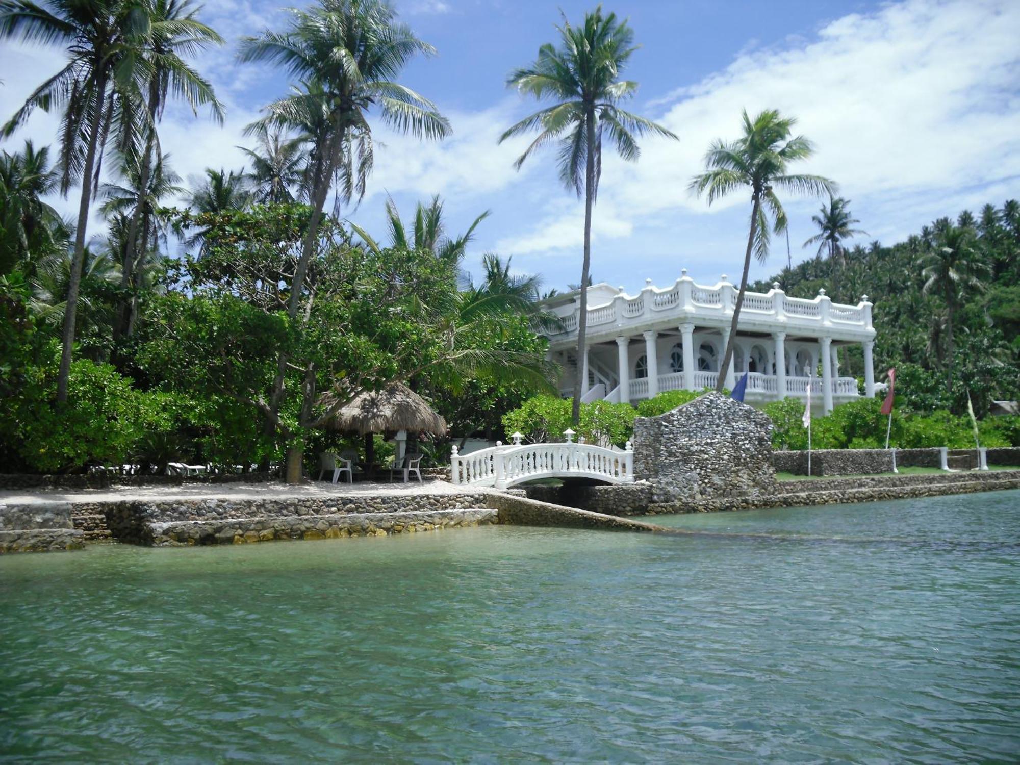 Blue Crystal Beach Resort Puerto Galera Exterior foto